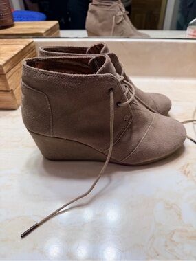 Toms Taupe Suede Wedge Ankle Boots - Lace-Up